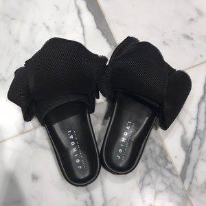 🚫sold🚫Joshua’s Black Bow Sandals💕